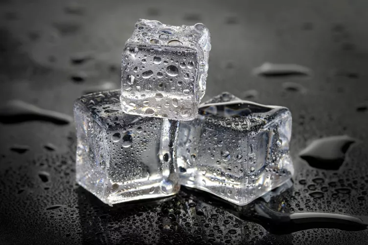 Kreativbild ice-cubes